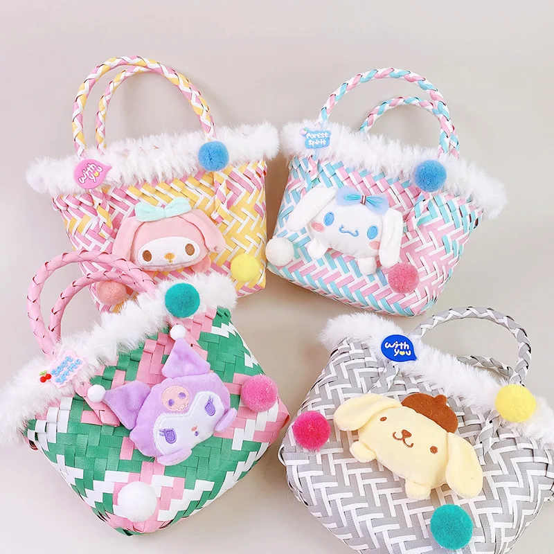 Sanrio Cinnamoroll Fashion Handbag Kawaii Little Fresh Girl Korean Doll Twill Color Matching Woven Vegetable Basket Handbag
Sanrio Cinnamoroll Fashion Handbag Kawaii Little Fresh Girl Korean Doll Twill Color Matching Woven Vegetable Basket Handbag