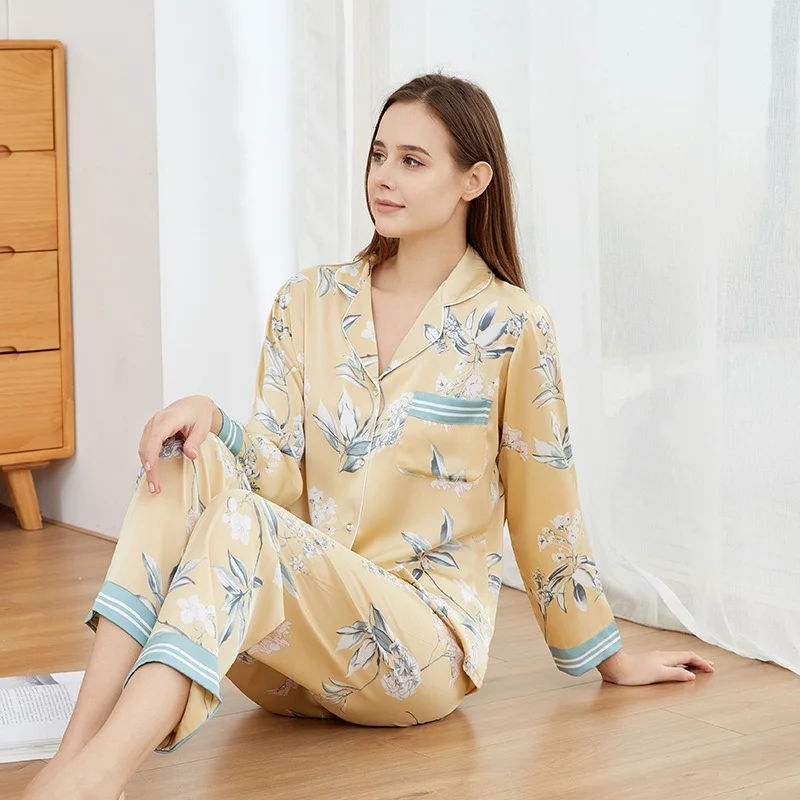 Ice Silk Pajamas Women's Long Sleeves Printed Lapel Suit Plus Size Loose Home Wear Sleepwear Nightie Pijama Set Woman 2 Pieces
Ice Silk Pajamas Women's Long Sleeves Printed Lapel Suit Plus Size Loose Home Wear Sleepwear Nightie Pijama Set Woman 2 Pieces