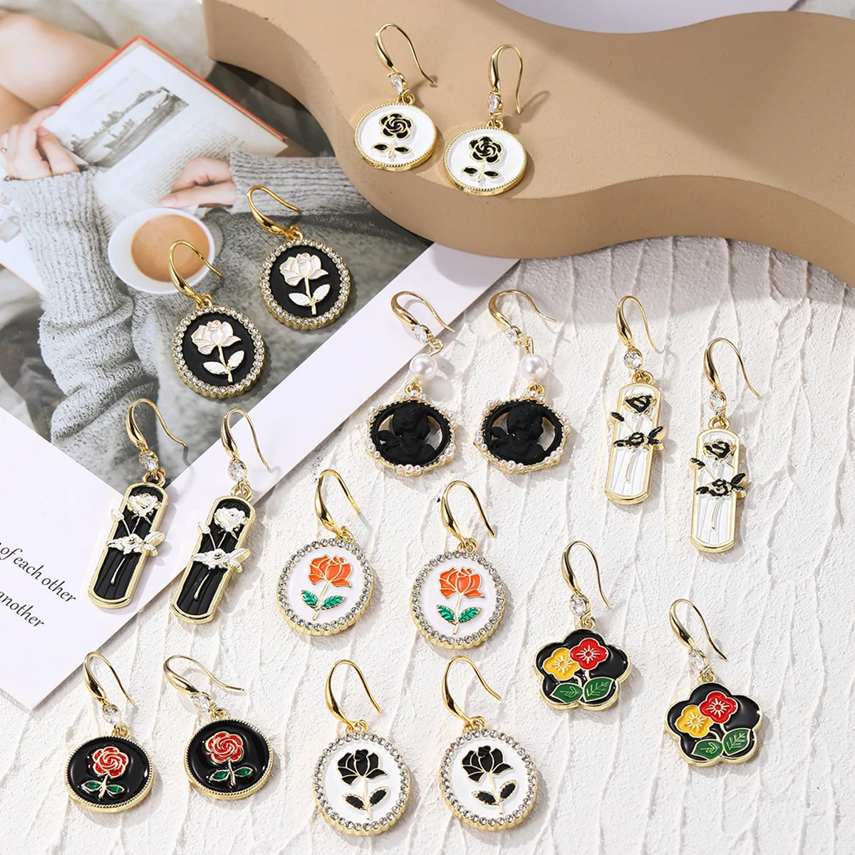 Romantic Black White Flower Rhinestone Dangle Drop Stud Earrings Luxury Jewelry Wedding Bride Jewelry for Women Accessories
Romantic Black White Flower Rhinestone Dangle Drop Stud Earrings Luxury Jewelry Wedding Bride Jewelry for Women Accessories