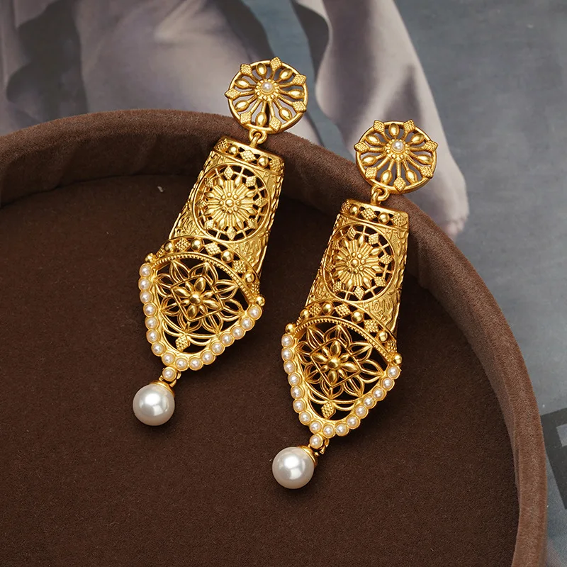 Vintage French court classic drop long pearl elegant women earrings golden geometry advanced jewelry
Vintage French court classic drop long pearl elegant women earrings golden geometry advanced jewelry