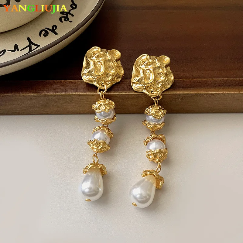 Metal Pearl Pendant Earrings European And American Style Personality Fashion Long Stud Earrings Ms Girl Travel Accessories 2022
Metal Pearl Pendant Earrings European And American Style Personality Fashion Long Stud Earrings Ms Girl Travel Accessories 2022