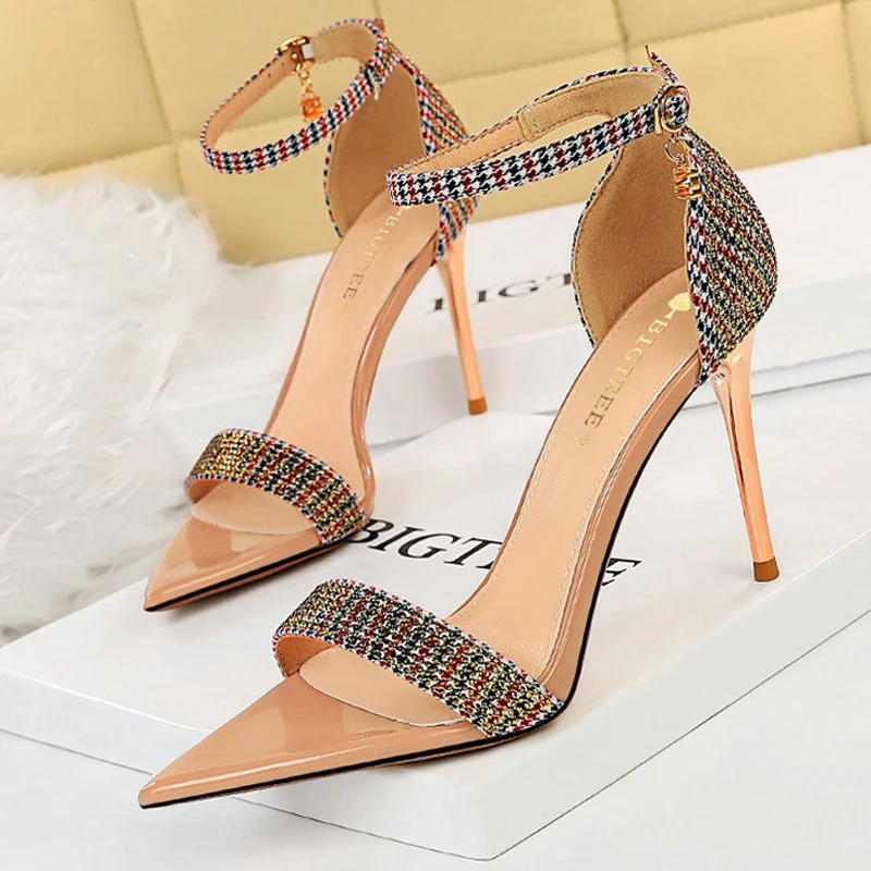 Shoes Sexy High Heels Metal Heel Woman Pumps Fashion Wedding Shoes Stiletto Heels Sandals Women Summer Shoes Lady Pumps
Shoes Sexy High Heels Metal Heel Woman Pumps Fashion Wedding Shoes Stiletto Heels Sandals Women Summer Shoes Lady Pumps