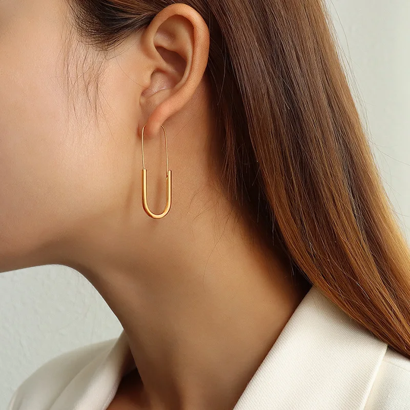 Simple Elegant Paper Clip Hook Pierced Gold Stud Earrings For Women New Trending Fashion Charms Ear Jewelry 2022
Simple Elegant Paper Clip Hook Pierced Gold Stud Earrings For Women New Trending Fashion Charms Ear Jewelry 2022