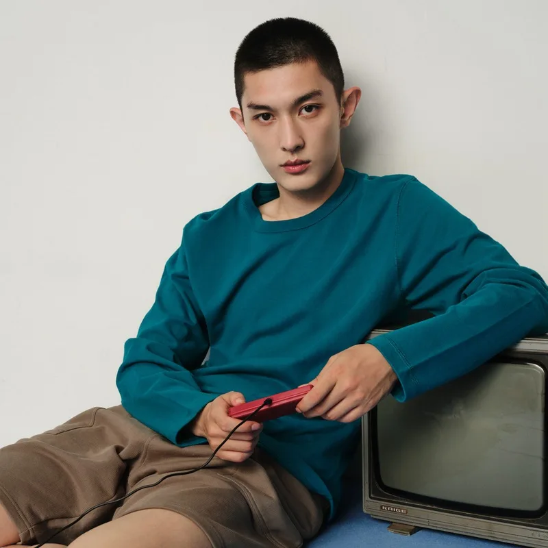Heavyweight long-sleeved t-shirt men's cotton loose solid color shirt with round neck youth autumn
Heavyweight long-sleeved t-shirt men's cotton loose solid color shirt with round neck youth autumn