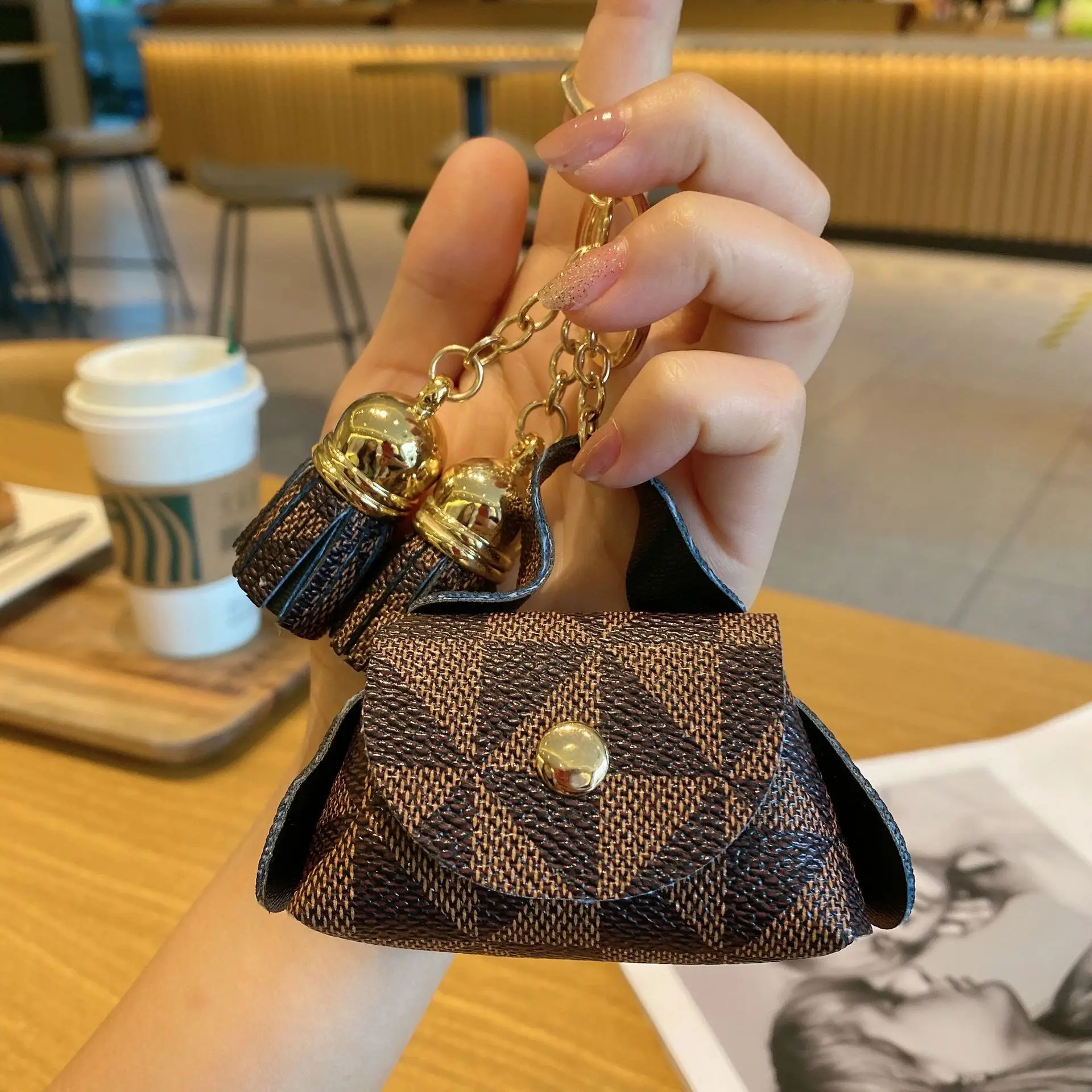 Mini Storage Bag Key Chain Pouch Portable Earphone Small Bag Creative Coin Purse With Pendent Cable Case
Mini Storage Bag Key Chain Pouch Portable Earphone Small Bag Creative Coin Purse With Pendent Cable Case