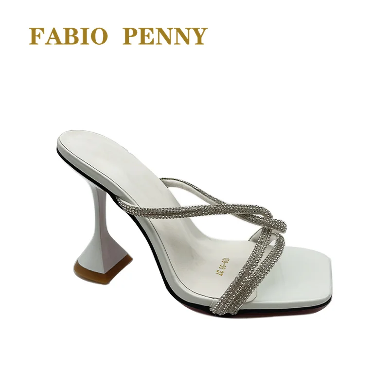 Элегантные тапки в европейском и американском стиле с ремнем бриллиантами для ужина на высоких каблуках для женщин
Элегантные тапки в европейском и американском стиле с ремнем бриллиантами для ужина на высоких каблуках для женщин