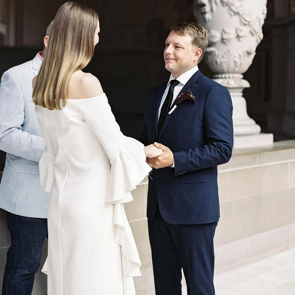 Свадебное платье-футляр длиной ниже колена с рукавами с оборками и открытыми плечами, минималистичные Свадебные платья из крепа на молнии по индивидуальному заказу
Свадебное платье-футляр длиной ниже колена с рукавами с оборками и открытыми плечами, минималистичные Свадебные платья из крепа на молнии по индивидуальному заказу