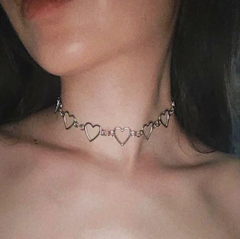 Independent Gothic Metal Hollow Connecting Heart Neck Chain Collar Necklace Women's Egirl Cosplay Aesthetic Jewelry
Independent Gothic Metal Hollow Connecting Heart Neck Chain Collar Necklace Women's Egirl Cosplay Aesthetic Jewelry