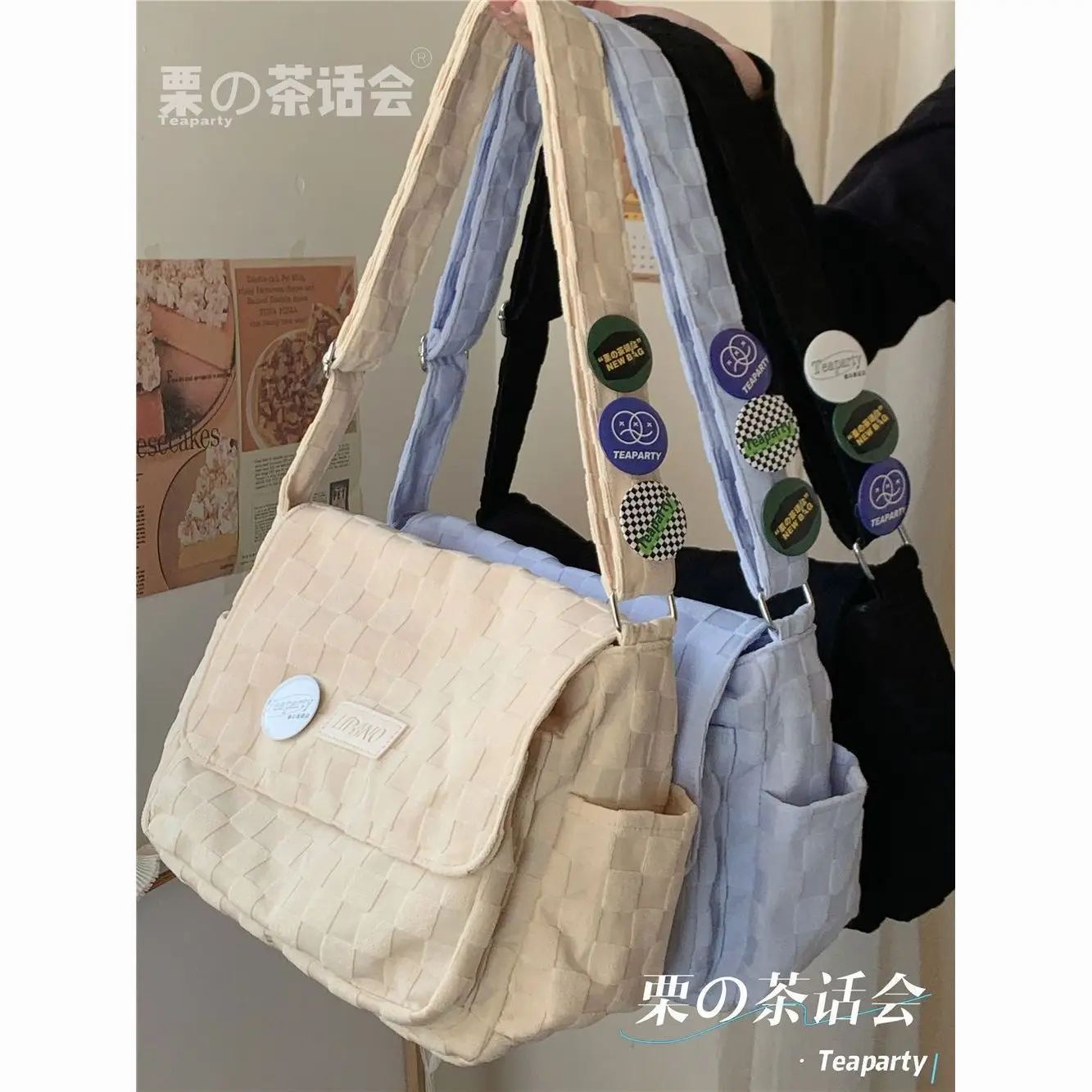 Versatile female student commuting to class, large capacity single shoulder messenger bag, autumn and winter backpack
Versatile female student commuting to class, large capacity single shoulder messenger bag, autumn and winter backpack