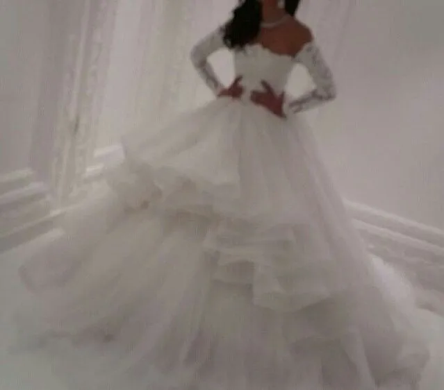 2016 Long Sleeve Ball Gown Wedding Dresses Lace High And Low Bridal Gown vestido de noiva
2016 Long Sleeve Ball Gown Wedding Dresses Lace High And Low Bridal Gown vestido de noiva