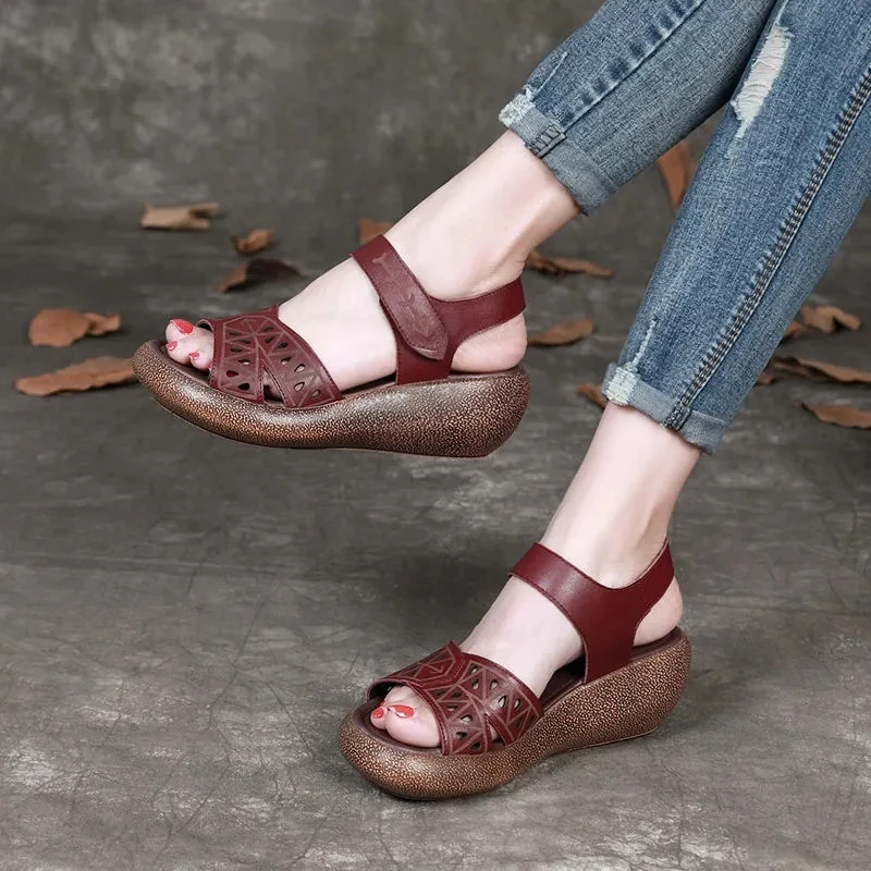 Genuine Leather Leather Sandals for Middle-Aged Moms 2022 Summer New Soft Bottom Non Slip Outdoor Fashion Platform Sandals
Genuine Leather Leather Sandals for Middle-Aged Moms 2022 Summer New Soft Bottom Non Slip Outdoor Fashion Platform Sandals