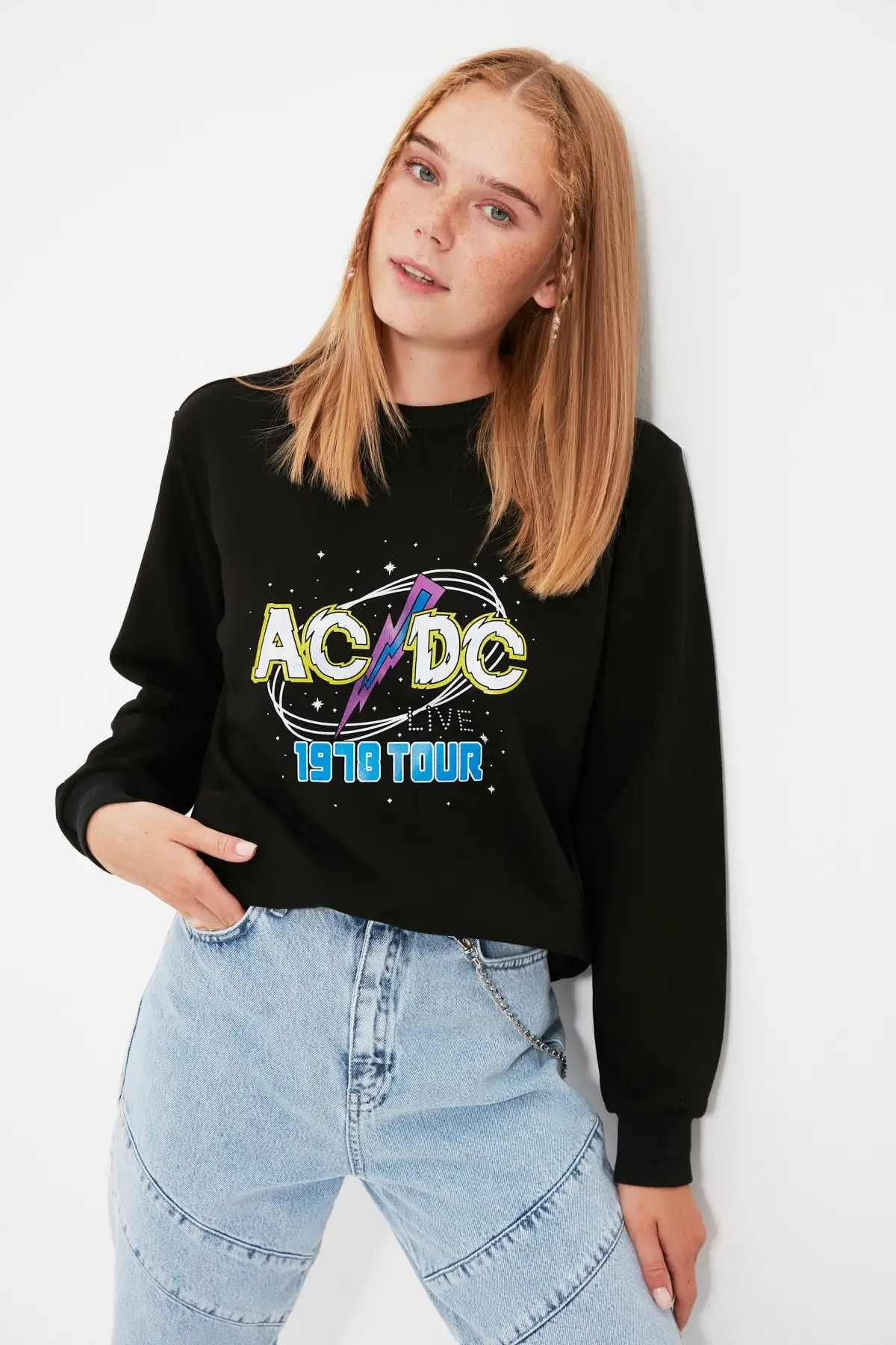 Trendyol Acdc Базовая Трикотажная Толстовка с лицензированным принтом TWOAW22SW0001
Trendyol Acdc Базовая Трикотажная Толстовка с лицензированным принтом TWOAW22SW0001