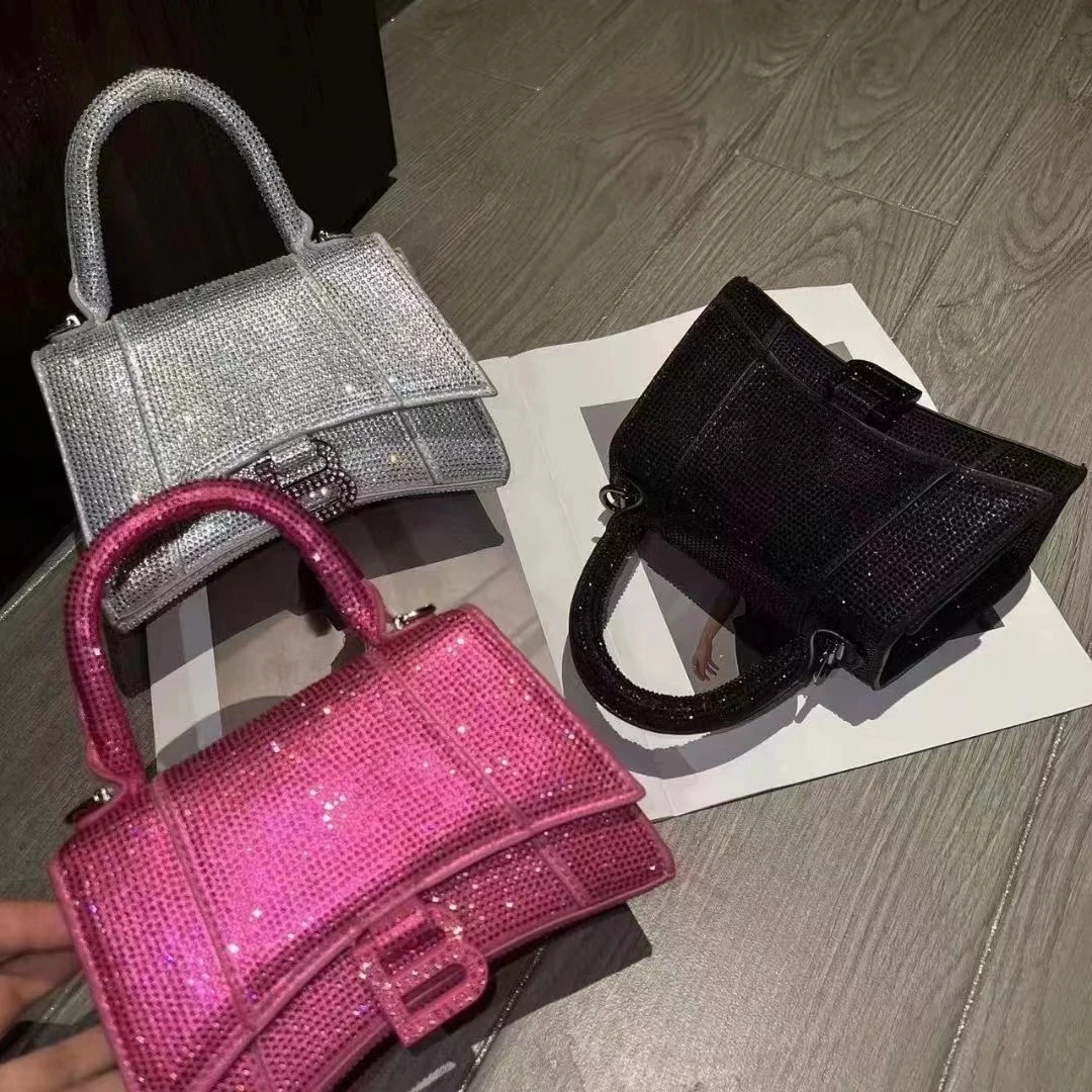 Fashion Designer Women Shoulder Bag Full Diamond Handbags Simple Chic Crossbody Bags Flash Flap Underarm Bag Christmas Gift Girl
Fashion Designer Women Shoulder Bag Full Diamond Handbags Simple Chic Crossbody Bags Flash Flap Underarm Bag Christmas Gift Girl