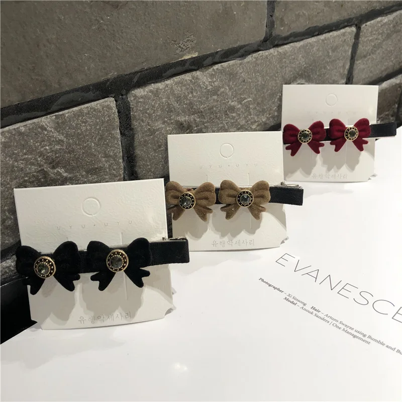 French Style Retro Court Feng Shui Diamond Velvet Bow Hair Clip With Girlish Temperament At The Side
French Style Retro Court Feng Shui Diamond Velvet Bow Hair Clip With Girlish Temperament At The Side