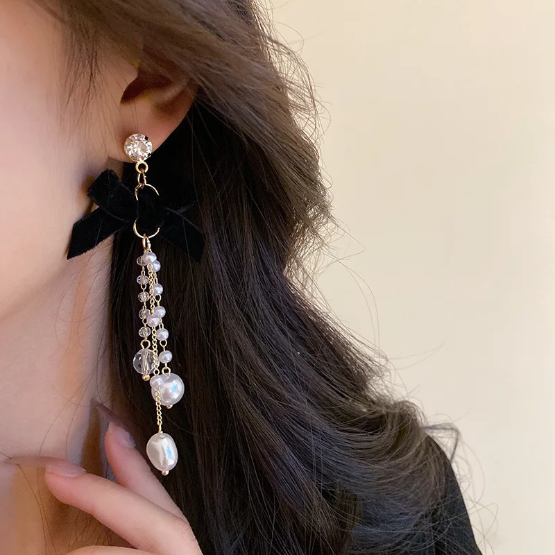 New Diamond Velvet Bow Crystal Pearl Tassel Earrings for Women Vintage Temperament Earrings New Earrings Fashion Jewelry Gift
New Diamond Velvet Bow Crystal Pearl Tassel Earrings for Women Vintage Temperament Earrings New Earrings Fashion Jewelry Gift