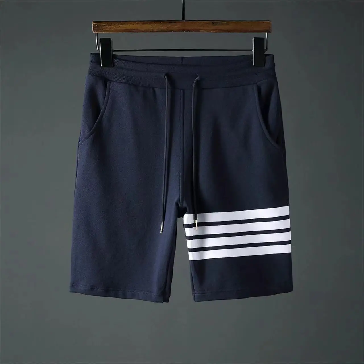 Men's Lounge Shorts with Deep Pockets Good Quality Loose-fit Cotton Shorts for Running New Fashion 4-Stripes Shortd fro Men
Men's Lounge Shorts with Deep Pockets Good Quality Loose-fit Cotton Shorts for Running New Fashion 4-Stripes Shortd fro Men