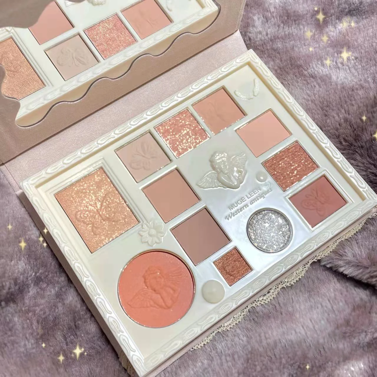 MUGE LEEN 12 Colors Lace Book Eyeshadow Palette Pearlescent Matt Ashen Milk Tea Powder Blusher Highlight Makeup Cosmetics Women
MUGE LEEN 12 Colors Lace Book Eyeshadow Palette Pearlescent Matt Ashen Milk Tea Powder Blusher Highlight Makeup Cosmetics Women
