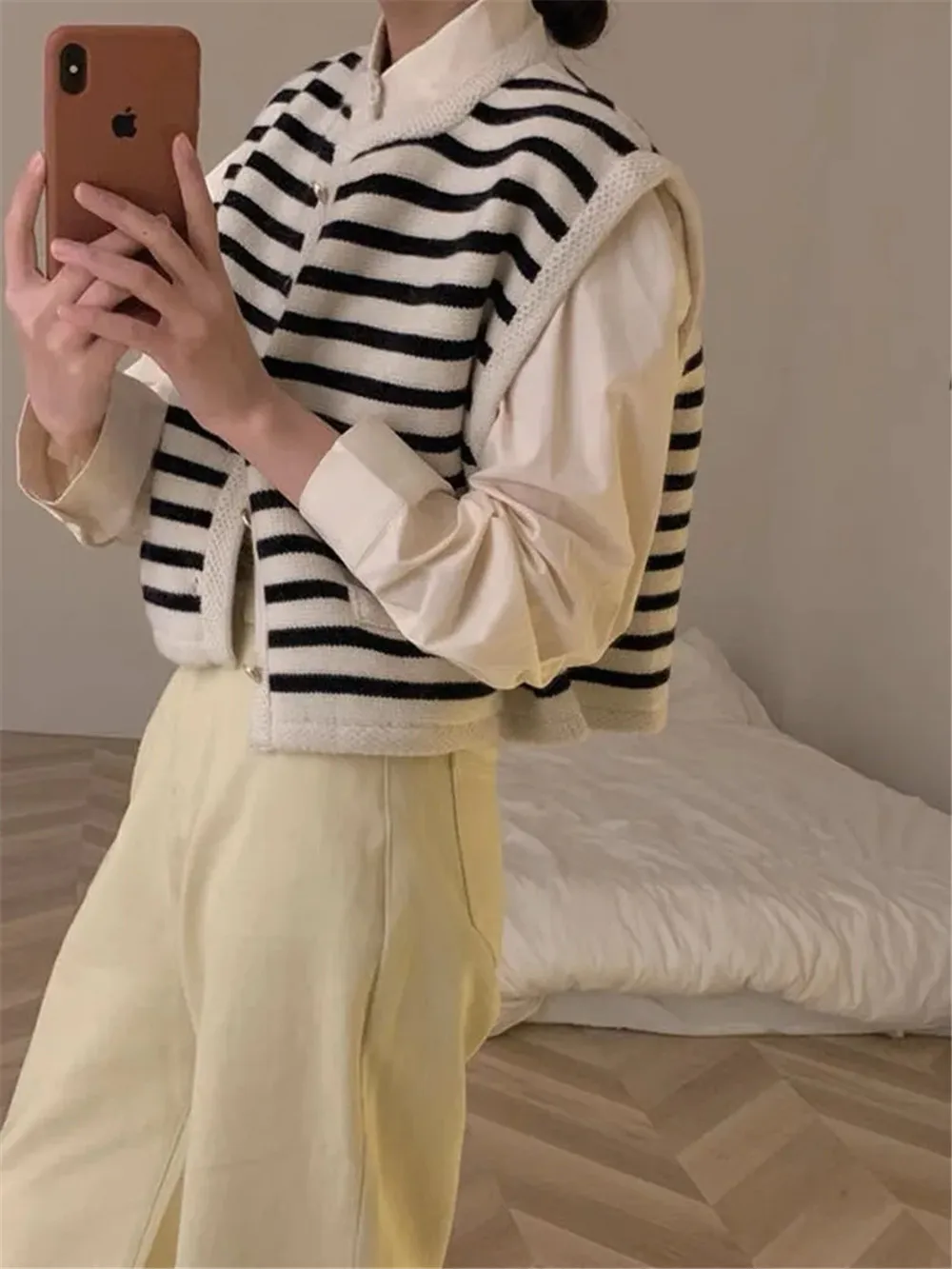 Black White Stripe Sweater Vest For Women Vintage Print Sleeveless Knitted Casual Streetwear Harajuku Clothing Autumn Winter Top
Black White Stripe Sweater Vest For Women Vintage Print Sleeveless Knitted Casual Streetwear Harajuku Clothing Autumn Winter Top
