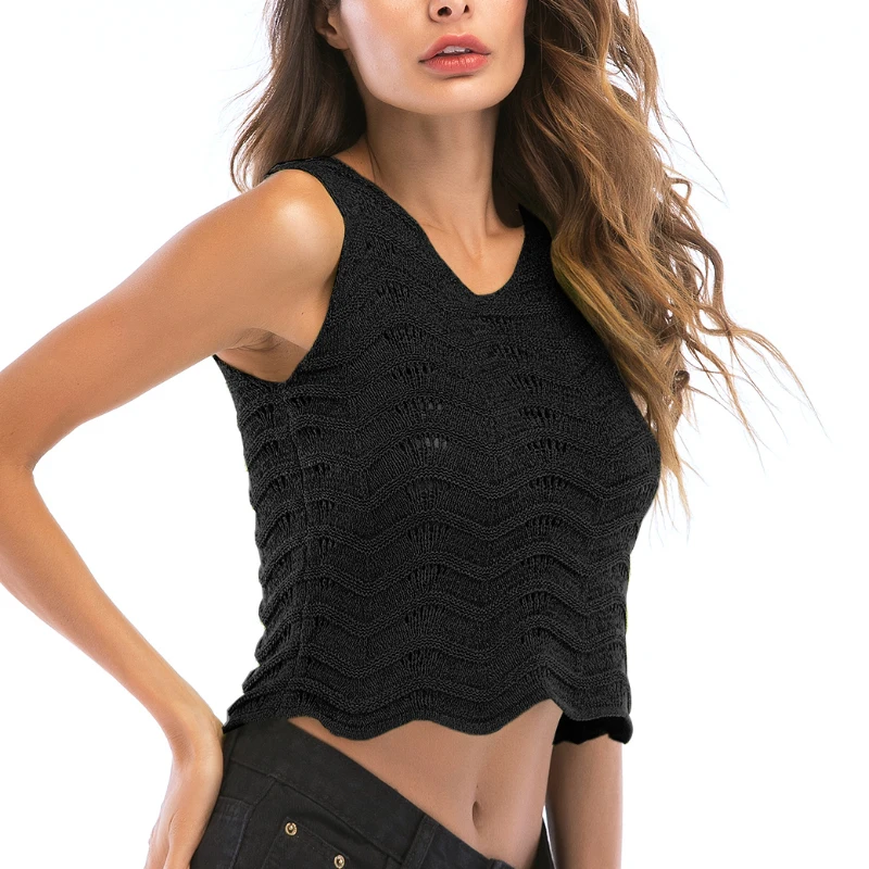 Майка женская черная трикотажная без рукавов с волнистыми вставками 
Майка женская черная трикотажная без рукавов с волнистыми вставками