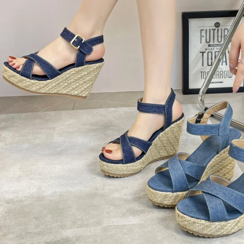 Women's High Heel Wedge Casual Sandals Summer Plus Size Ladies Shoes Vintage Ankle Strap Open Toe Espadrille Sandals for Women
Women's High Heel Wedge Casual Sandals Summer Plus Size Ladies Shoes Vintage Ankle Strap Open Toe Espadrille Sandals for Women