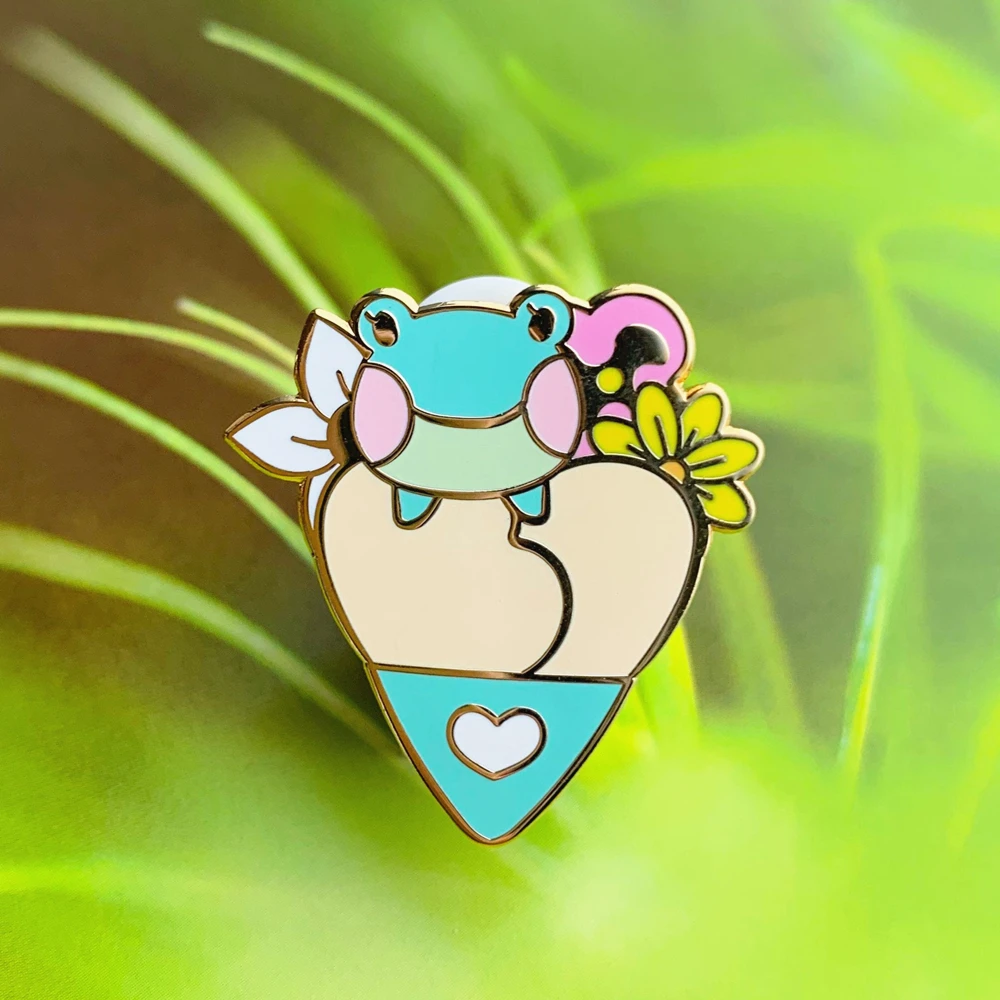 Kawaii лягушка с цветами жесткая эмалированная булавка для игр вдохновение значок брошь для ювелирных изделий Аксессуары подарки 
Kawaii лягушка с цветами жесткая эмалированная булавка для игр вдохновение значок брошь для ювелирных изделий Аксессуары подарки
