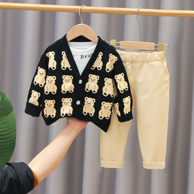 New Baby Boys Girls Clothes Sets Spring Autumn Casual Fashion Toddler Infant Cartoon Bear Coat+T-shirt+Pants Kids 2pcs/suits
New Baby Boys Girls Clothes Sets Spring Autumn Casual Fashion Toddler Infant Cartoon Bear Coat+T-shirt+Pants Kids 2pcs/suits