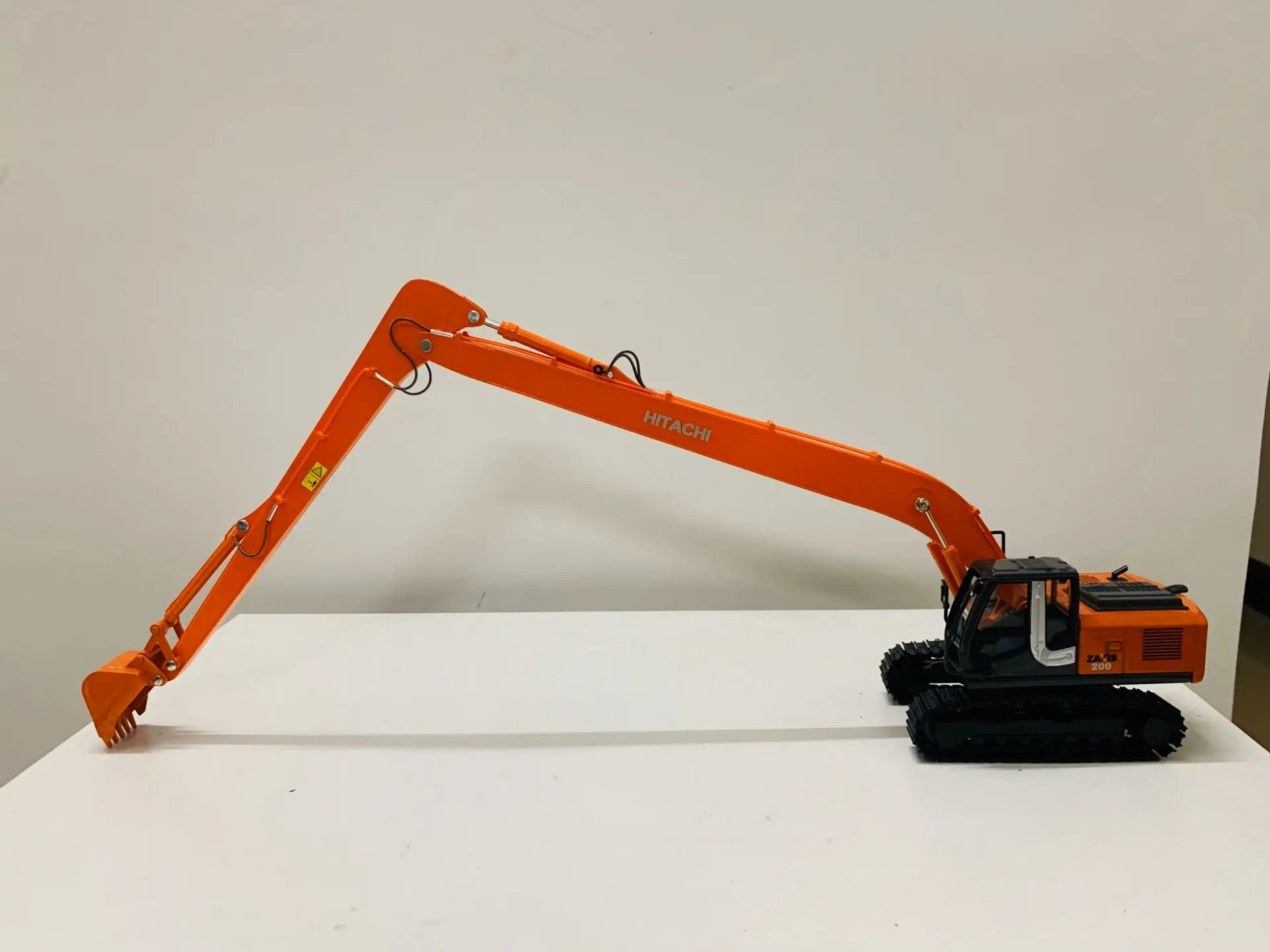 Литые металлические гусеницы Hitachi ZAXIS 200 для длинного экскаватора, масштаб 1/50
Литые металлические гусеницы Hitachi ZAXIS 200 для длинного экскаватора, масштаб 1/50