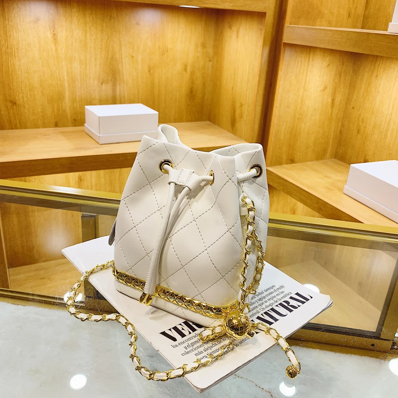 Fashion Women's Lipstick Bags Wallets and Handbags Luxury Brand Designer Chain Messenger Bag Lingge Shoulder Bag for Female
Fashion Women's Lipstick Bags Wallets and Handbags Luxury Brand Designer Chain Messenger Bag Lingge Shoulder Bag for Female