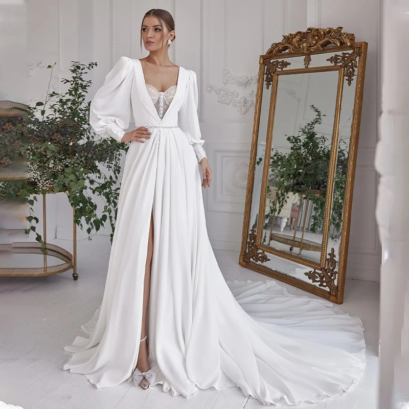 Женское шифоновое платье с длинными рукавами-фонариками и разрезом сбоку 
Женское шифоновое платье с длинными рукавами-фонариками и разрезом сбоку