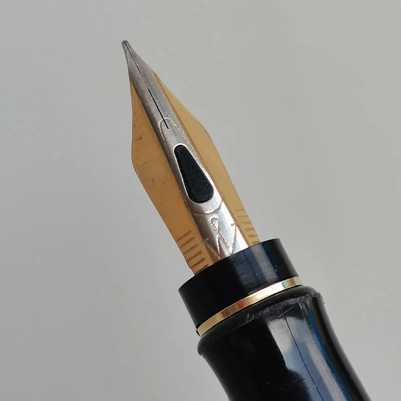 New Old Vintage China's WENDA 91 Fountain Pen Rare Special Pen Smooth Plastic Barrel
New Old Vintage China's WENDA 91 Fountain Pen Rare Special Pen Smooth Plastic Barrel