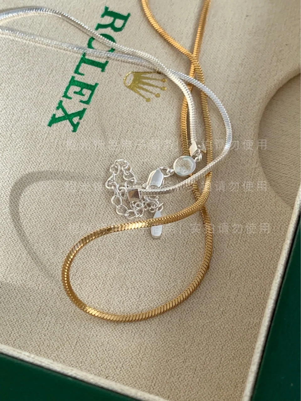 250 can tke shower series, squre snke bone necklce tht is difficult to buy. There re not mny mterils in Frnce,
250 can tke shower series, squre snke bone necklce tht is difficult to buy. There re not mny mterils in Frnce,