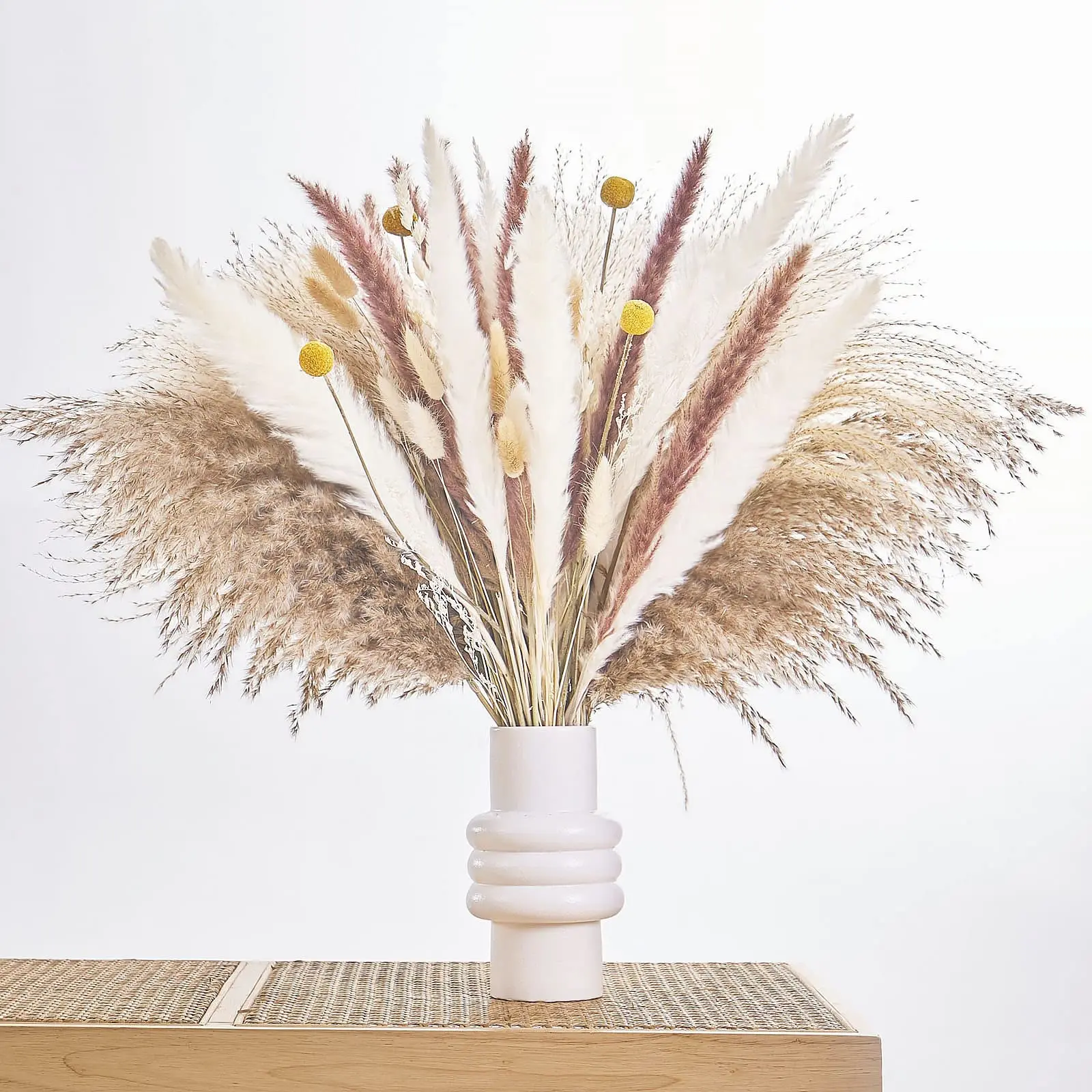 Natural Dried Pampas Grass Bouquet Fluffy Pampas Bouquet for Party Wedding Floral Arrangements Boho Home Table Decorations
Natural Dried Pampas Grass Bouquet Fluffy Pampas Bouquet for Party Wedding Floral Arrangements Boho Home Table Decorations