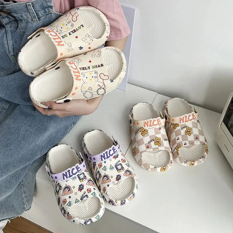Летняя женская обувь, милая и интересная Домашняя одежда на толстой нескользящей подошве, модные Универсальные пляжные женские Тапочки
Летняя женская обувь, милая и интересная Домашняя одежда на толстой нескользящей подошве, модные Универсальные пляжные женские Тапочки