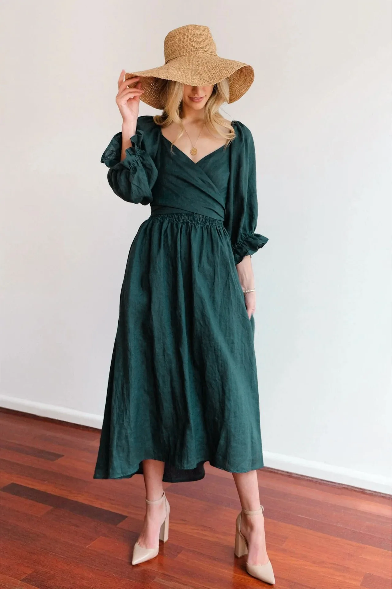 French High-end European Beauty Autumn Dress Tied Rope Belt Ruffled Lantern Sleeve Dress Multi-wear Elegant Skirt
French High-end European Beauty Autumn Dress Tied Rope Belt Ruffled Lantern Sleeve Dress Multi-wear Elegant Skirt