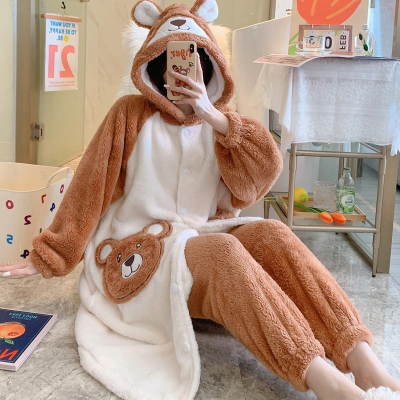 Зимняя утепленная Пижама Kawaii Bear Night-халат, женская одежда для сна, комплект унисекс из двух предметов, плюшевый теплый Халат с капюшоном
Зимняя утепленная Пижама Kawaii Bear Night-халат, женская одежда для сна, комплект унисекс из двух предметов, плюшевый теплый Халат с капюшоном