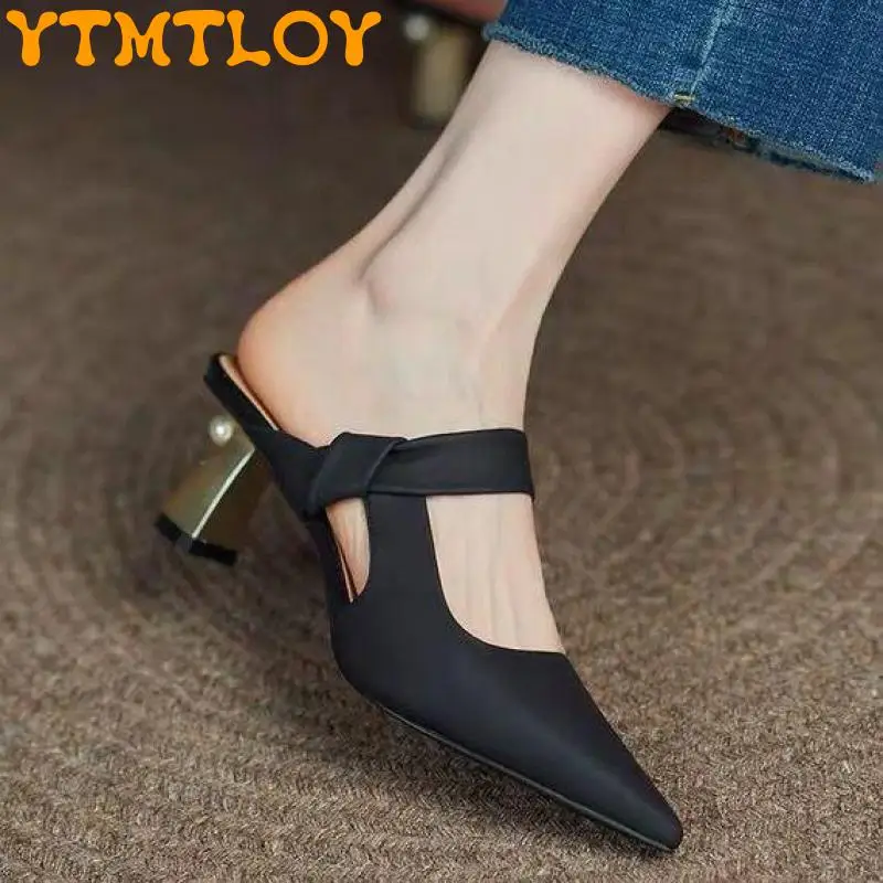 Summer New French Black Soft Leather Pointed Toe Back Empty Thick Heel High Heel Sandals Baotou Wear Middle Heel Half Slippers
Summer New French Black Soft Leather Pointed Toe Back Empty Thick Heel High Heel Sandals Baotou Wear Middle Heel Half Slippers