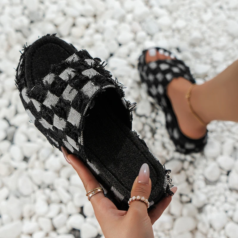 Шлепанцы женские на танкетке, повседневные сандалии на среднем каблуке, пляжные тапочки, сланцы, лето 2023 
Шлепанцы женские на танкетке, повседневные сандалии на среднем каблуке, пляжные тапочки, сланцы, лето 2023