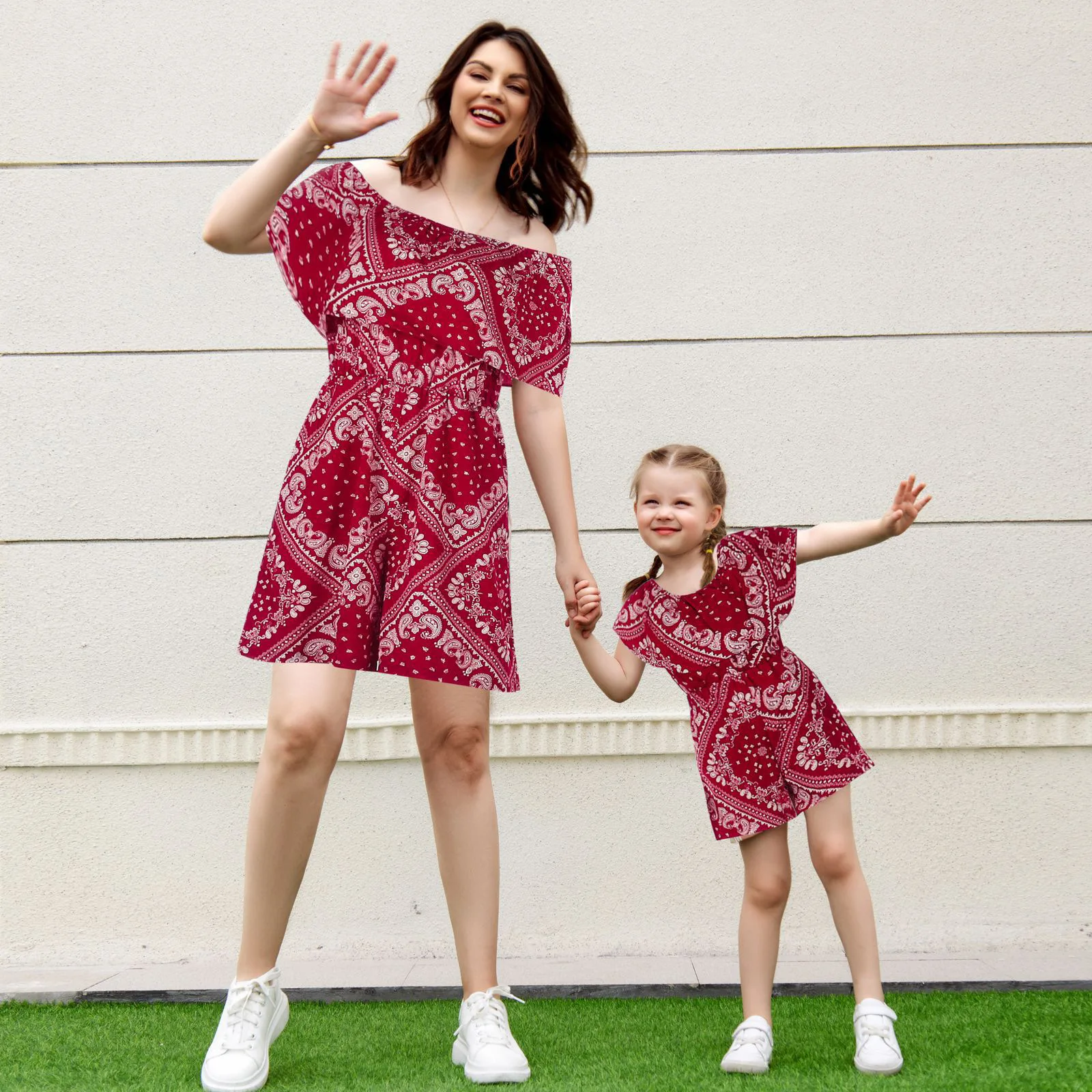 Mother Daughter SummerJumpsuits Child Floral Romper Ladies Off Shoulder Overall Dresses Family Vacation Clothes Girls Party Suit
Mother Daughter SummerJumpsuits Child Floral Romper Ladies Off Shoulder Overall Dresses Family Vacation Clothes Girls Party Suit