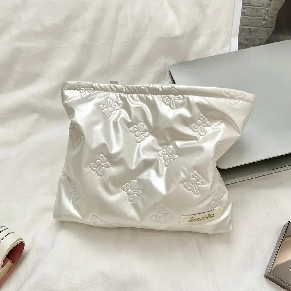 Стеганая косметичка из искусственной кожи с бантом
Стеганая косметичка из искусственной кожи с бантом