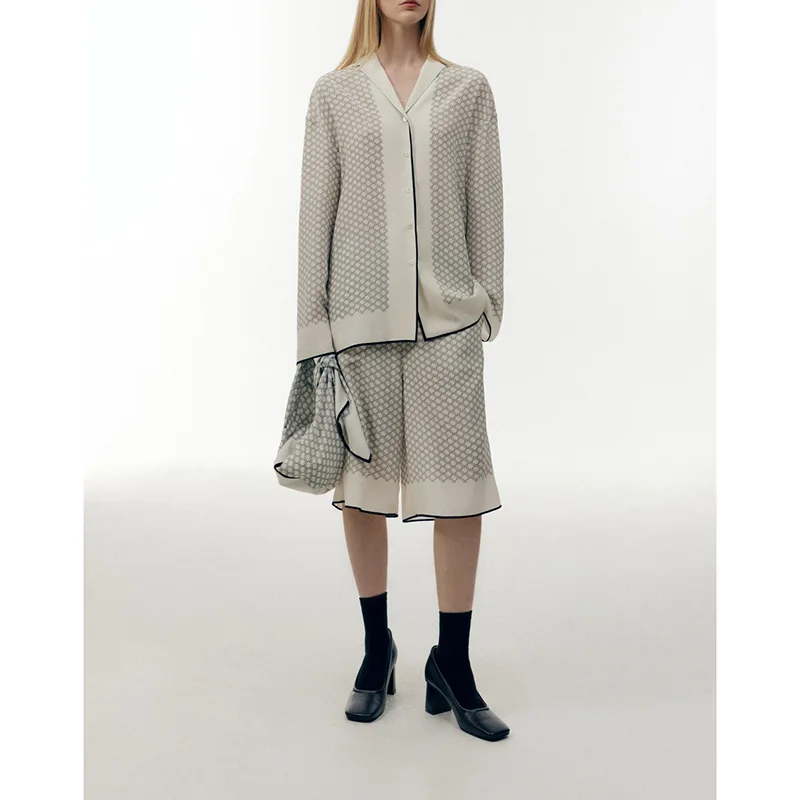 Женская шелковая блузка IOO с принтом цепей, свободная блузка 2023, шорты нишевого дизайна высокого качества 
Женская шелковая блузка IOO с принтом цепей, свободная блузка 2023, шорты нишевого дизайна высокого качества