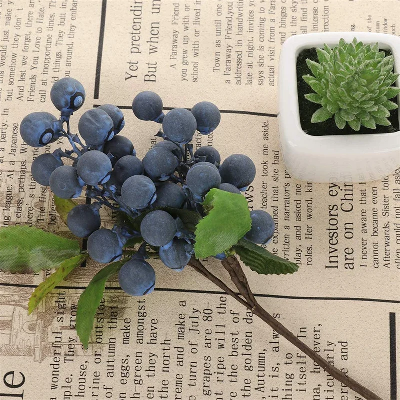 Искусственные ягоды Холли 24 см
Искусственные ягоды Холли 24 см