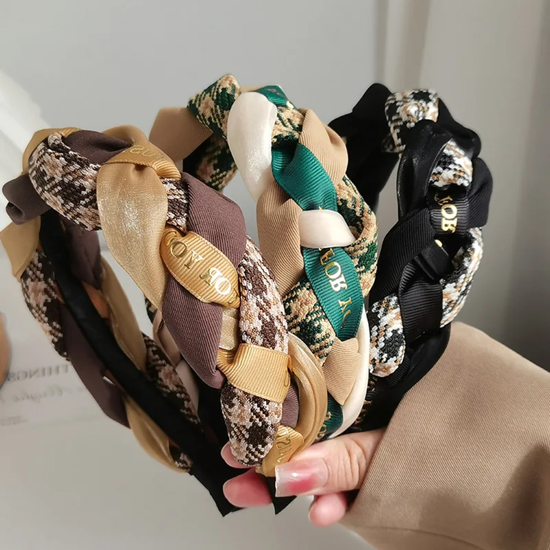 2022 New Fashion Women's Hair Accessories Wide Side Patchwork Headband Letter Webbing Tangled Hairband
2022 New Fashion Women's Hair Accessories Wide Side Patchwork Headband Letter Webbing Tangled Hairband