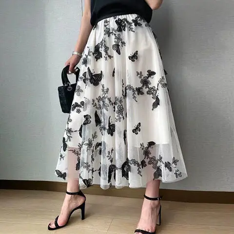 2022 Women Spring Summer New Fashion Mesh Casual Skirts Female Floral Embroidered A-line Skirts Ladies Long Loose Skirts H182
2022 Women Spring Summer New Fashion Mesh Casual Skirts Female Floral Embroidered A-line Skirts Ladies Long Loose Skirts H182