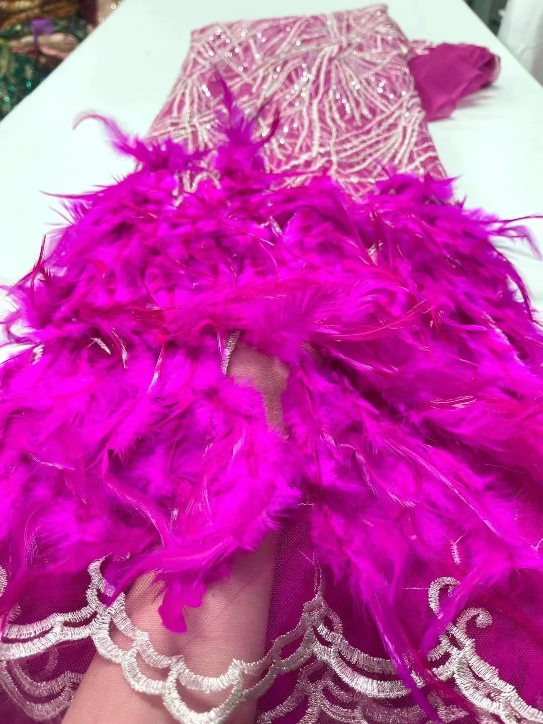 Luxury African Lace Fabric 2023 High Quality French feather Sequins Embroidery Beads Tulle Lace Fabric For Party Dress
Luxury African Lace Fabric 2023 High Quality French feather Sequins Embroidery Beads Tulle Lace Fabric For Party Dress
