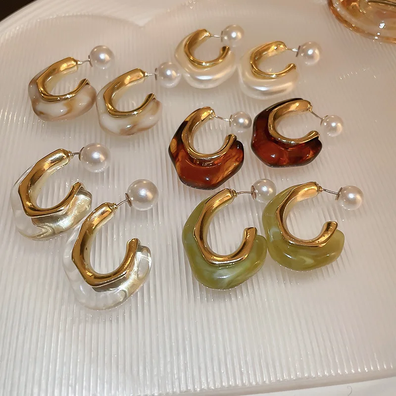 Vintage New Geometric Simple Minimalism Round Acrylic Pearl Hoop Earrings for Women Circle C Shape 2023 New Fashion Jewelry Gift
Vintage New Geometric Simple Minimalism Round Acrylic Pearl Hoop Earrings for Women Circle C Shape 2023 New Fashion Jewelry Gift