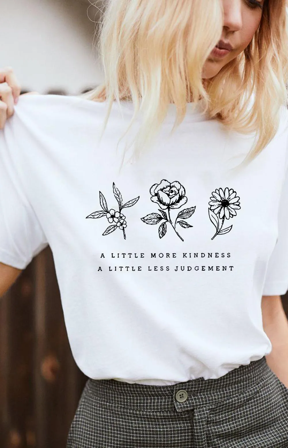 Женская летняя футболка с рисунком «немного больше доброты»
Женская летняя футболка с рисунком «немного больше доброты»