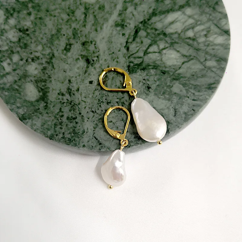 Minar Classic Natural Freshwater Pearl Earring for Women Gold Color Copper Hook Real Pearls Hoop Earrings Every Day Jewellery
Minar Classic Natural Freshwater Pearl Earring for Women Gold Color Copper Hook Real Pearls Hoop Earrings Every Day Jewellery