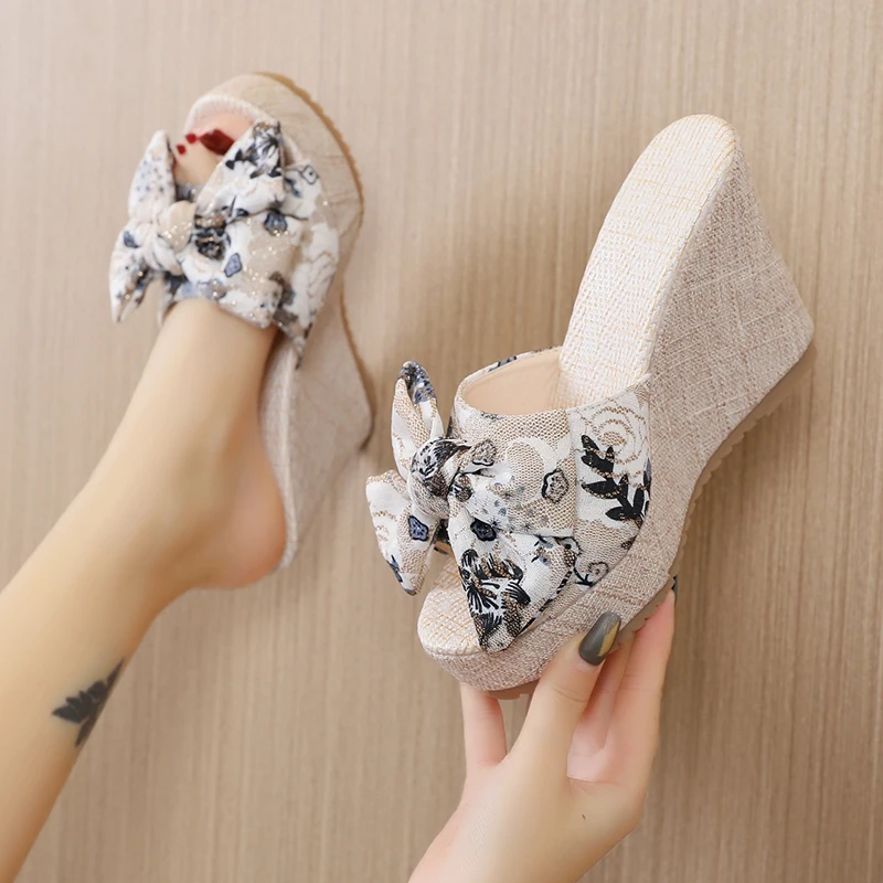 Brand New Ladies Platform Slides Fashion Flower Print Bow Wedges High Heels Summer Sandals Women 2023 Casual Party Woman Shoes
Brand New Ladies Platform Slides Fashion Flower Print Bow Wedges High Heels Summer Sandals Women 2023 Casual Party Woman Shoes