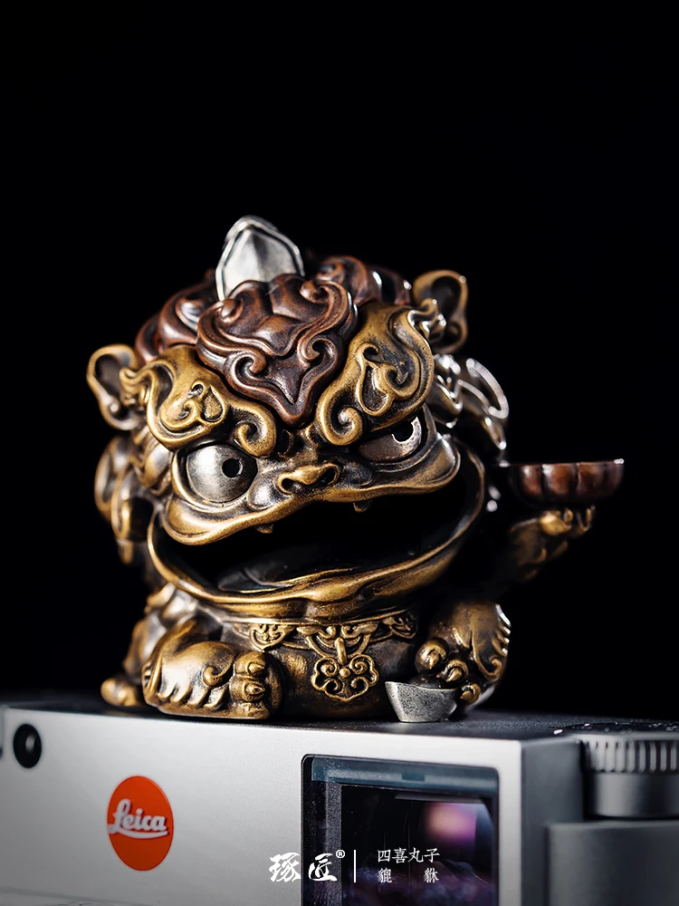 Brave craftsmen bronze skin Qiu hand home office desk Zhaocai decoration pieces of living room 
Brave craftsmen bronze skin Qiu hand home office desk Zhaocai decoration pieces of living room