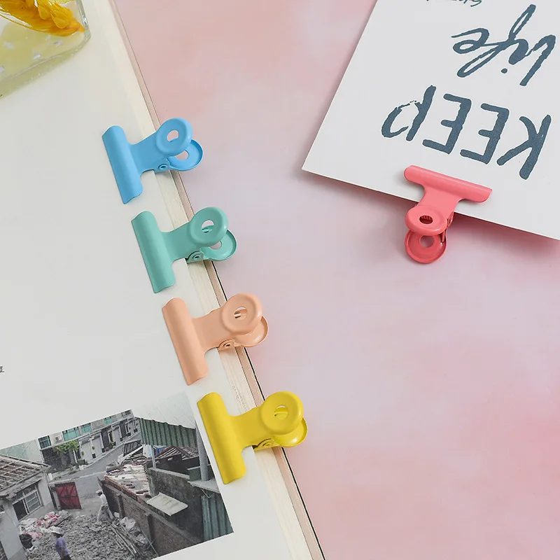 1Piece of Mini Small Size Clip Holder Colorful Paper Clips Cute Metal Clamp for Girls Student School Supplies Stationery 
1Piece of Mini Small Size Clip Holder Colorful Paper Clips Cute Metal Clamp for Girls Student School Supplies Stationery